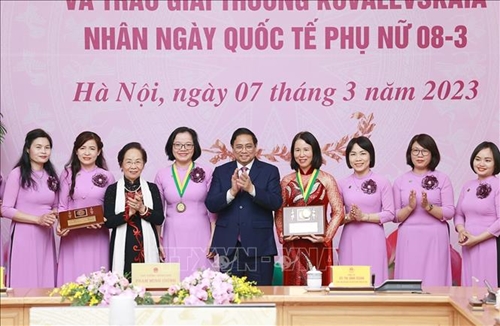 Thủ tướng Phạm Minh Chính: Tạo môi trường, điều kiện để phát huy vai trò của phụ nữ Việt Nam
